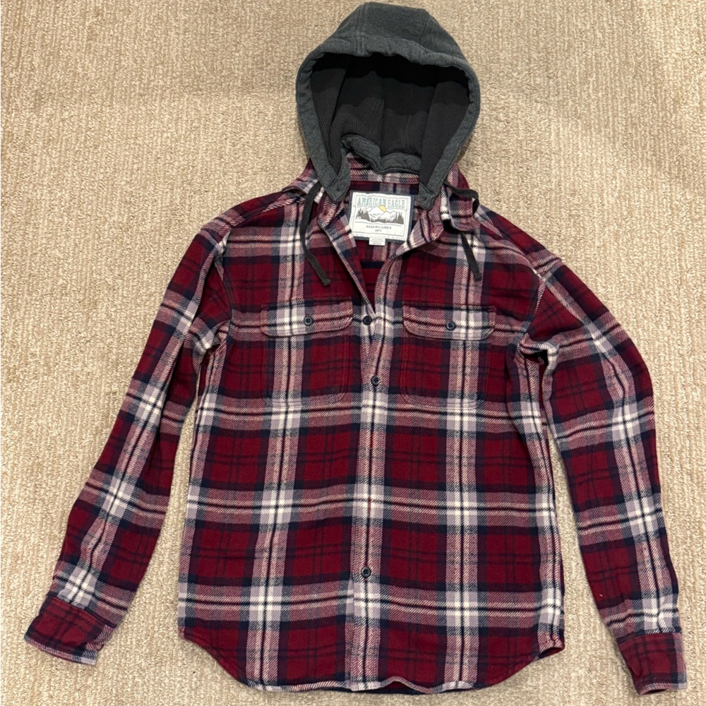 Men’s American Eagle hooded flannel. Size XS.